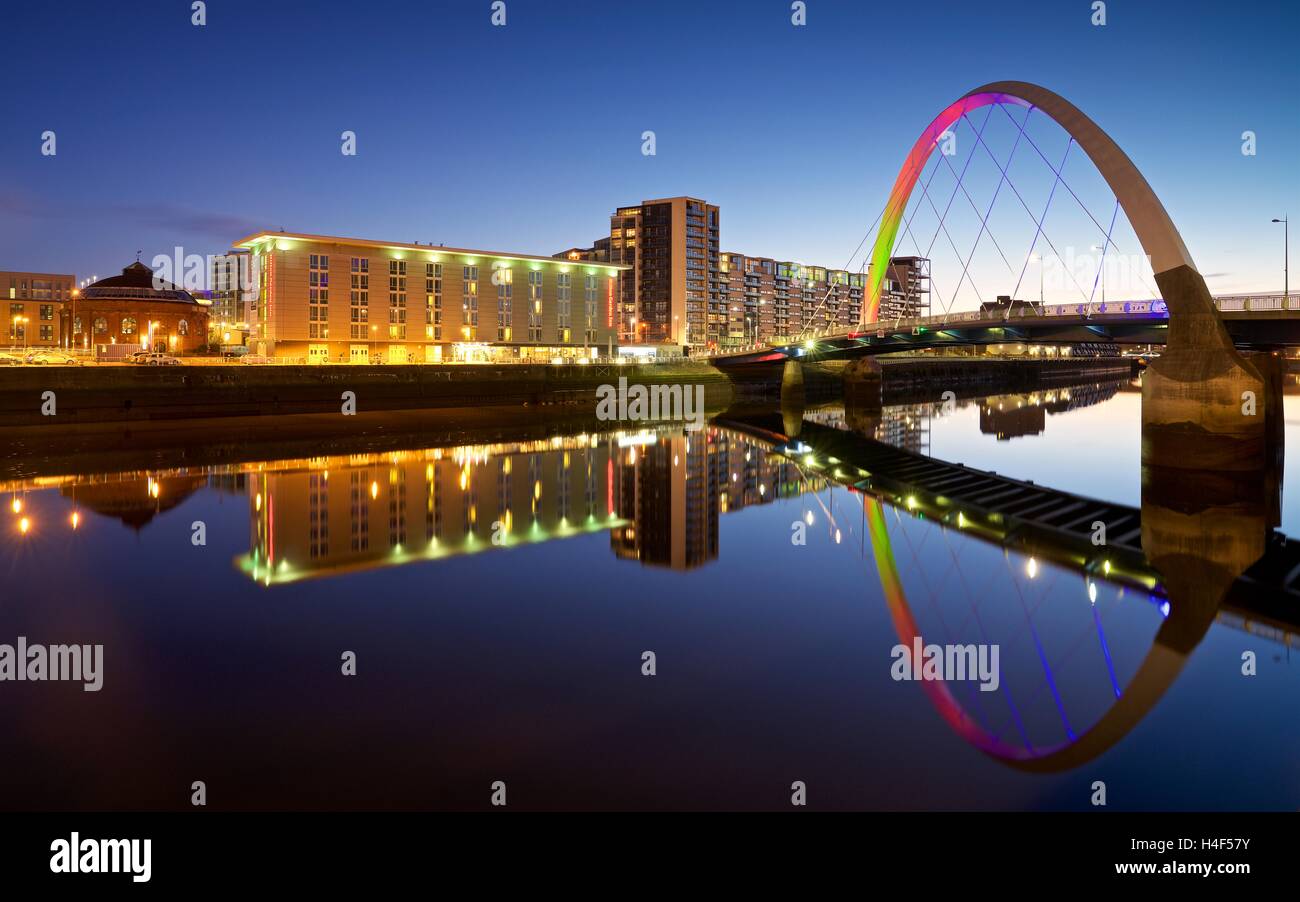 Aux Bridhe et Hilton Park Hotel à l'aube à Glasgow Banque D'Images