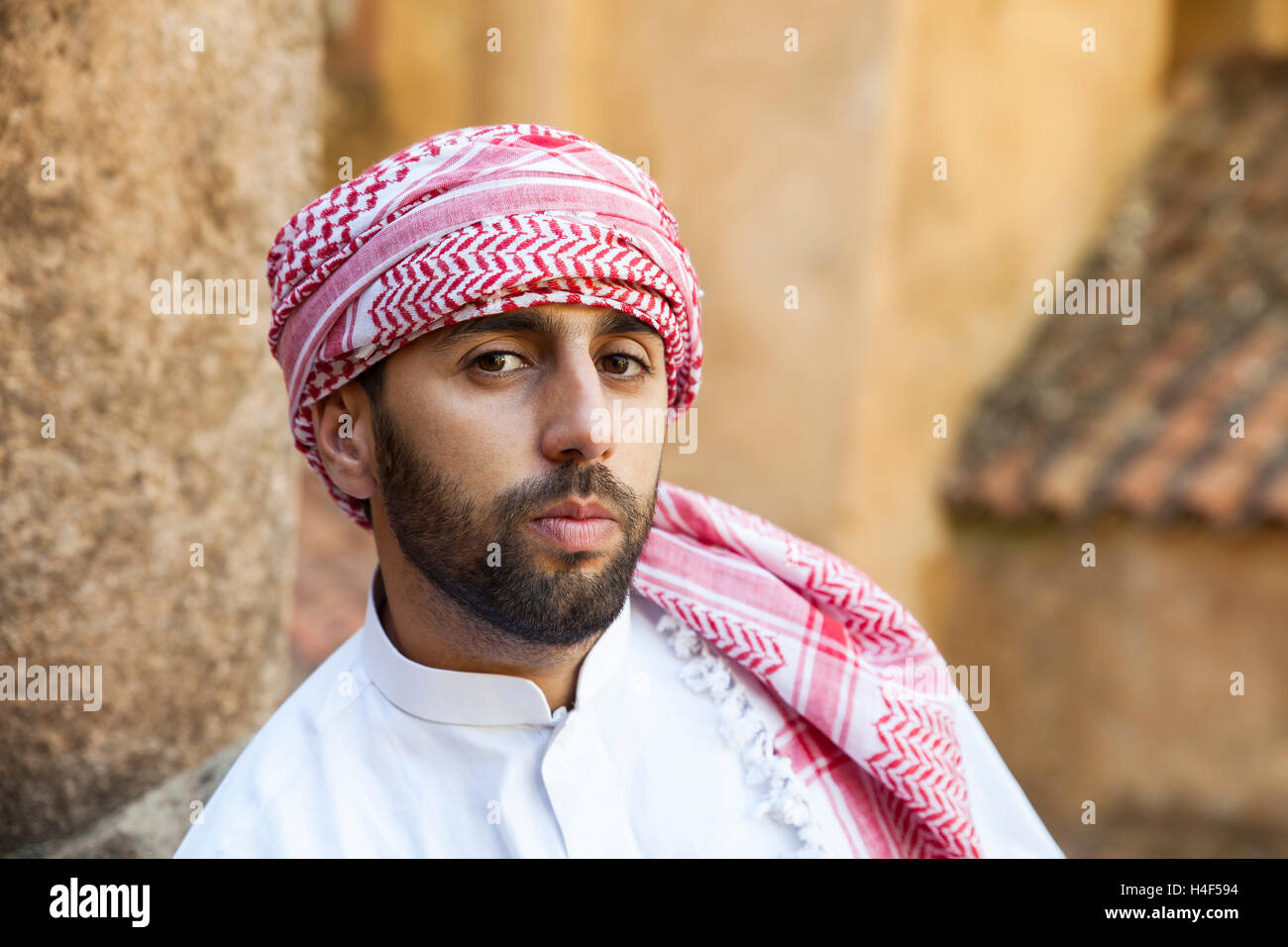Jeune homme arabe Photo Stock - Alamy
