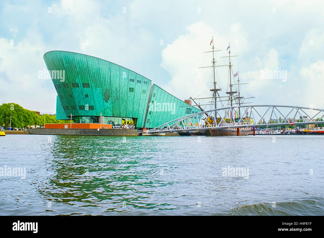 Le Centre des sciences Nemo est le plus grand musée Pays-bas, son bâtiment a été conçu par Renzo Piano Banque D'Images