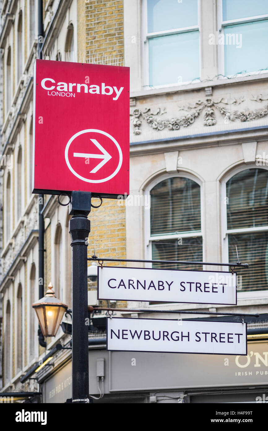 Direction Carnaby Street, Londres, Angleterre, Royaume-Uni Banque D'Images