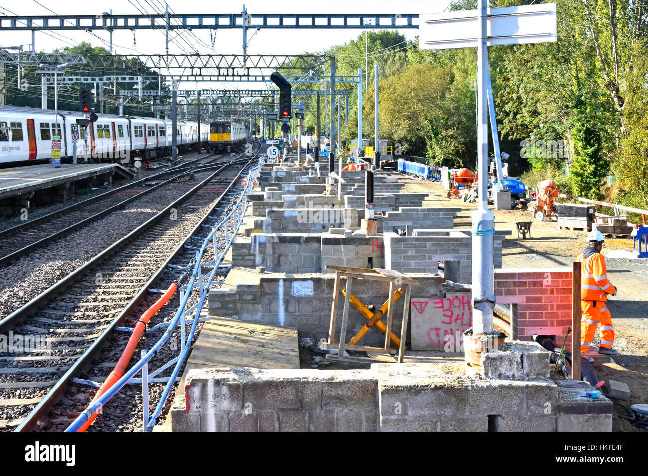 L'extension de la plate-forme existante et l'installation de voie supplémentaire lit pour nouveau terminal à traverse dans la station de Shenfield Essex partie de nouvelle ligne Elizabeth UK Banque D'Images