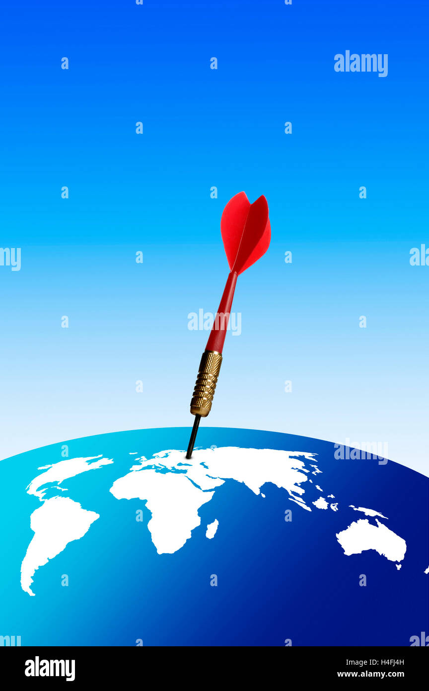 Une carte du monde frapper dart - concept de but d'affaires Banque D'Images