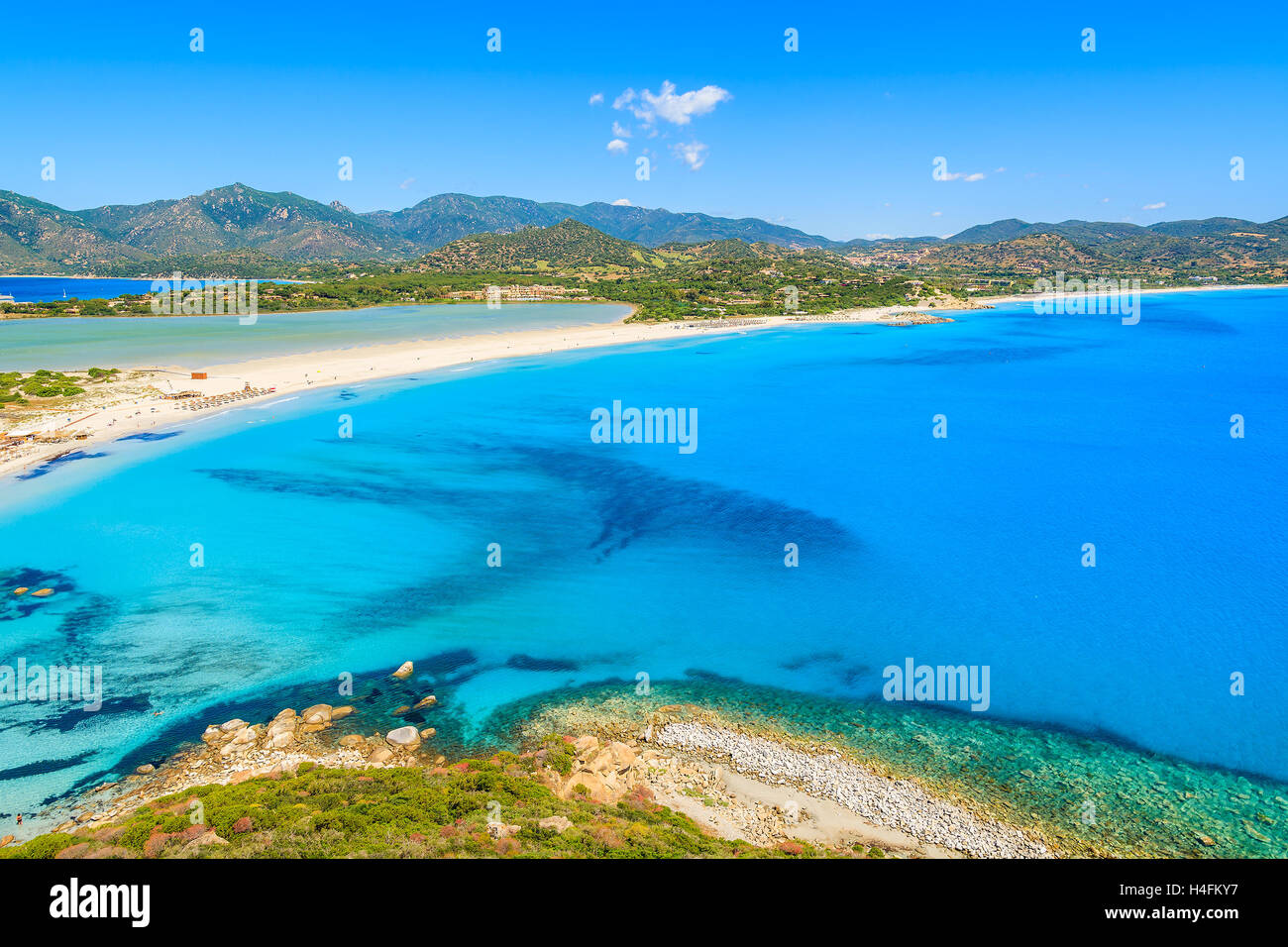 Une vue de la plage sur l'île de Sardaigne Villasimius, Italie Banque D'Images