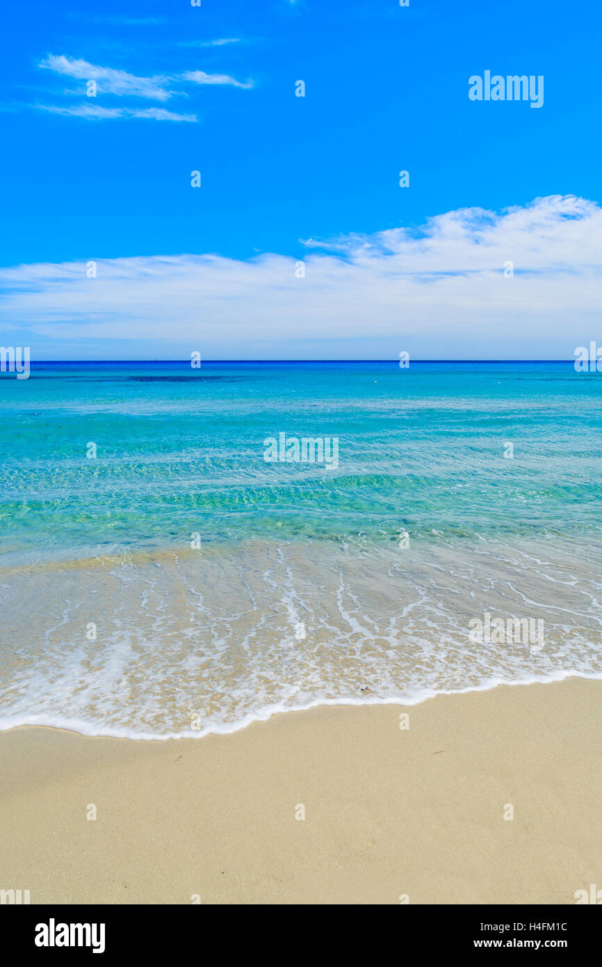 La mer turquoise et le sable, plage de Villasimius, Sardaigne, île, Italie Banque D'Images