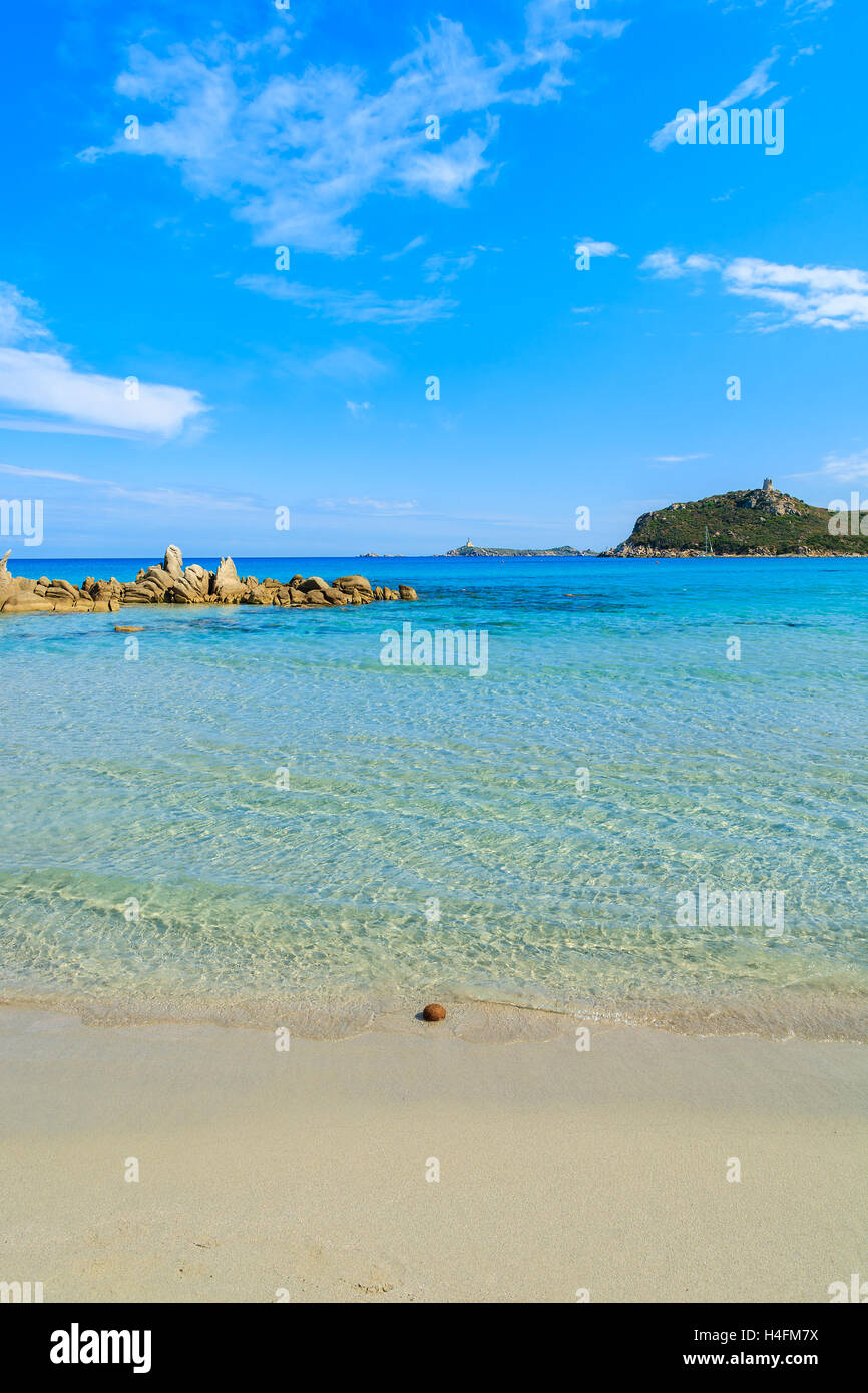 Belle plage de Porto Giunco, avec la mer d'azur, Sardaigne, île de l'eau, Italie Banque D'Images