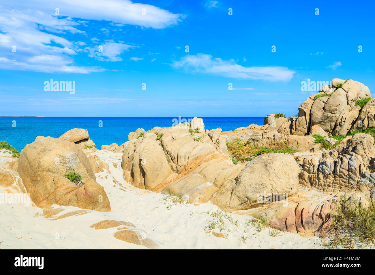 Les roches des dunes de sable de Porto Giunco, plage de l'île de la Sardaigne, Italie Banque D'Images