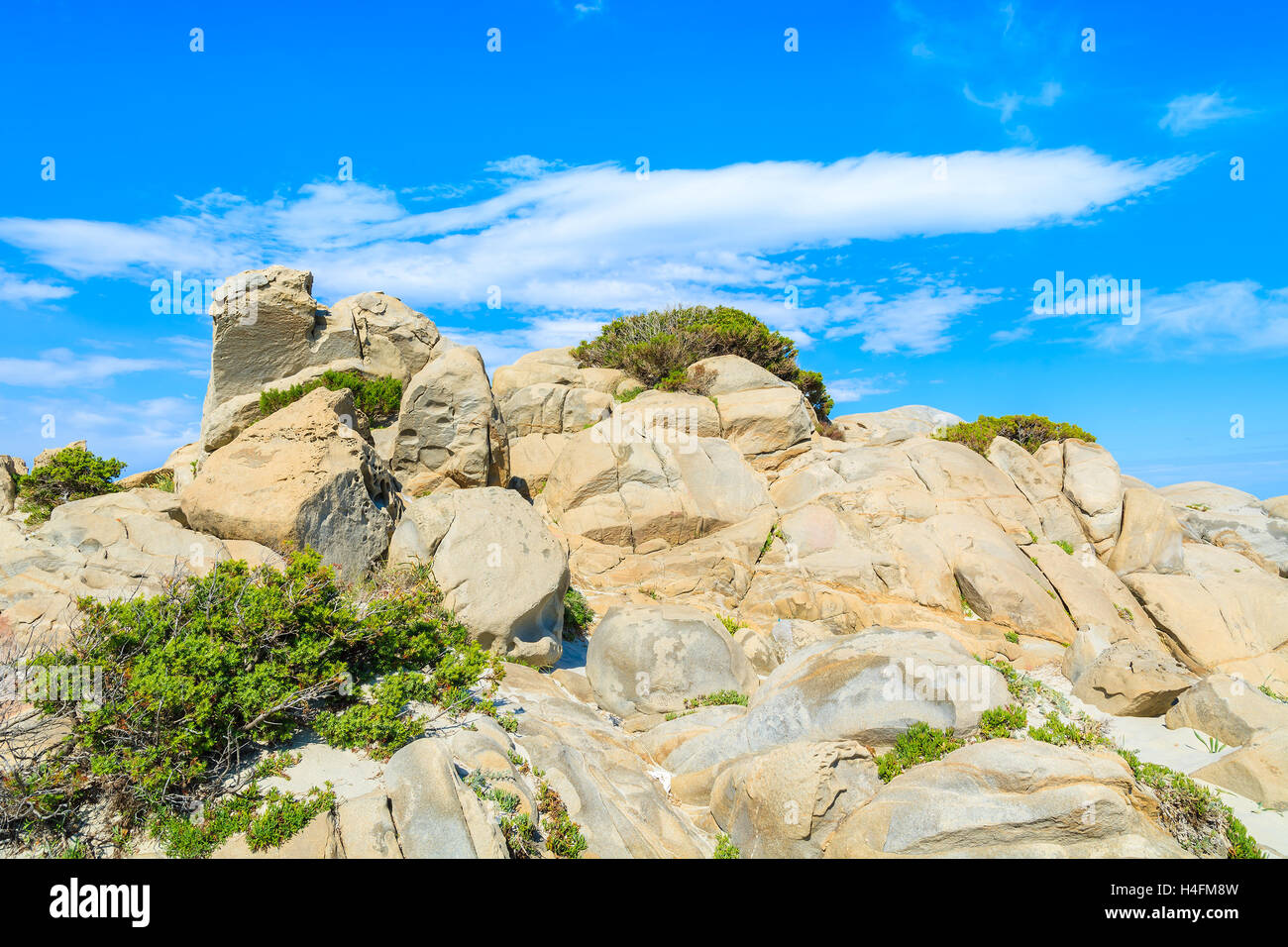 Les roches des dunes de sable de Porto Giunco, plage de l'île de la Sardaigne, Italie Banque D'Images