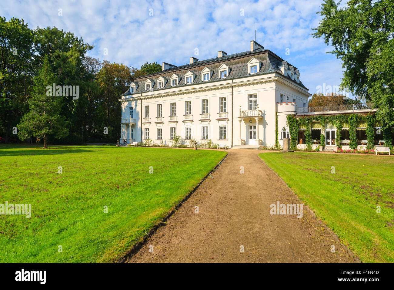 Beau palais à Radziejowice village près de Varsovie, Pologne Banque D'Images