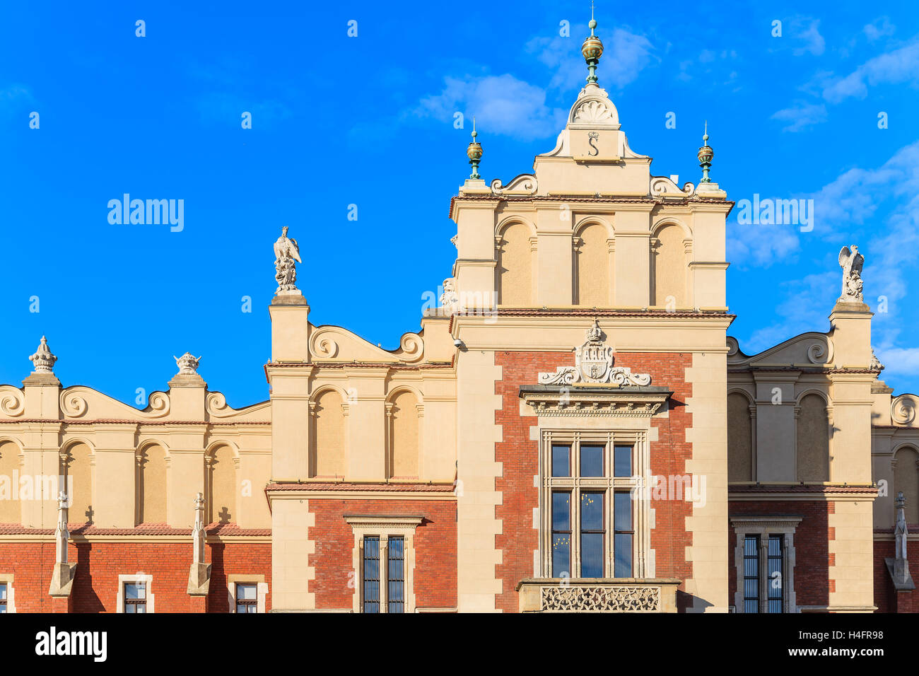 Façade de la Halle "ukiennice' sur le marché principal de la ville de Cracovie, Pologne Banque D'Images