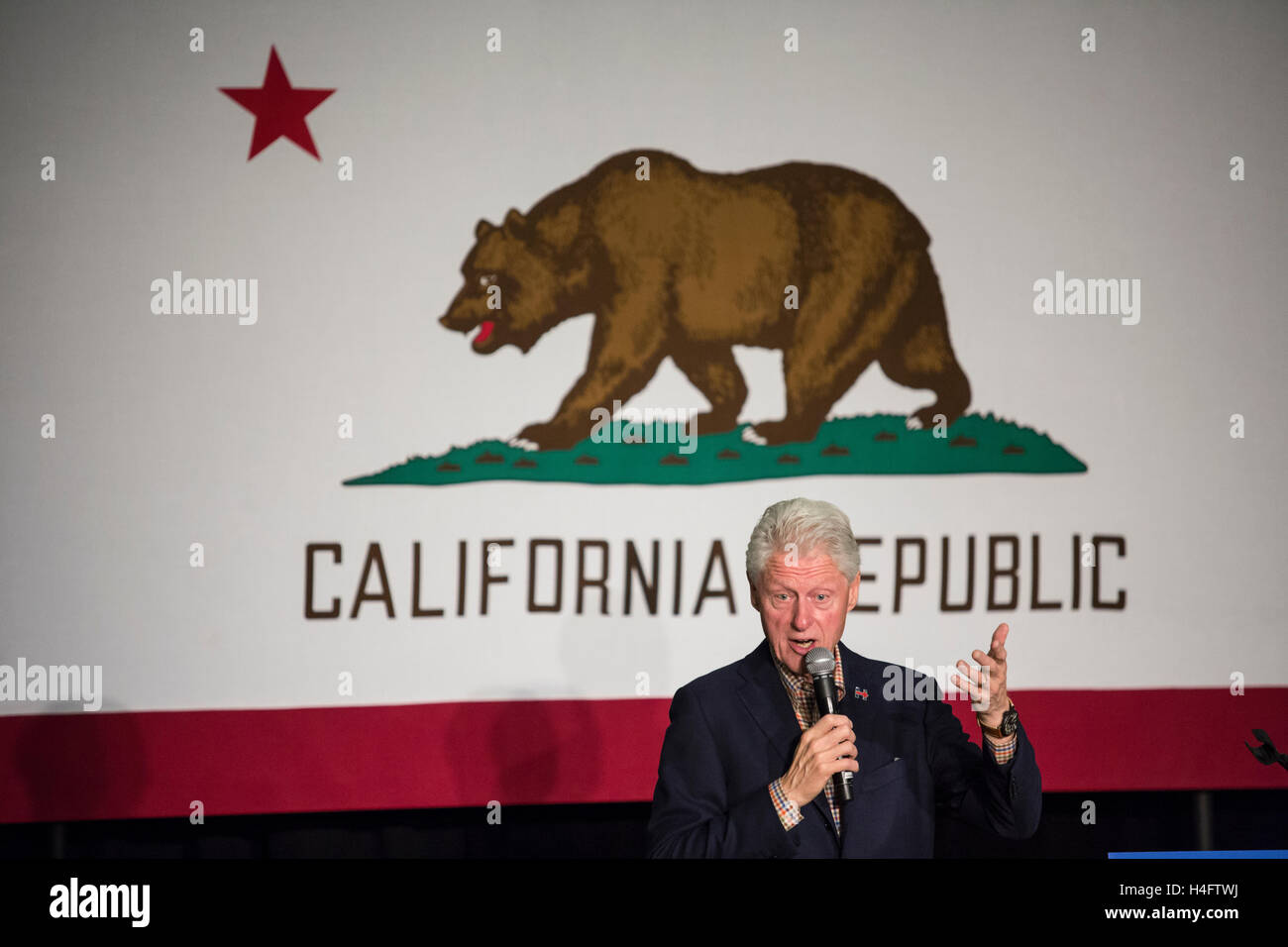L'ancien Président Bill Clinton des campagnes pour la présidence Hillary Clinton Mercredi 4 mai 2016 au Club de Balboa Park à San Diego, CA. Banque D'Images