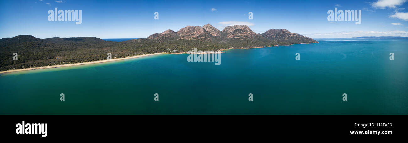 Les dangers de la Montagne et de l'eau de l'océan turquoise de Coles Bay. Parc national de Freycinet, Tasmanie, Australie Banque D'Images
