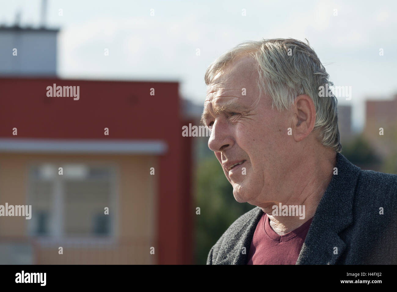 Gros plan du bâtiment principal et de l'homme contexte urbain. Banque D'Images