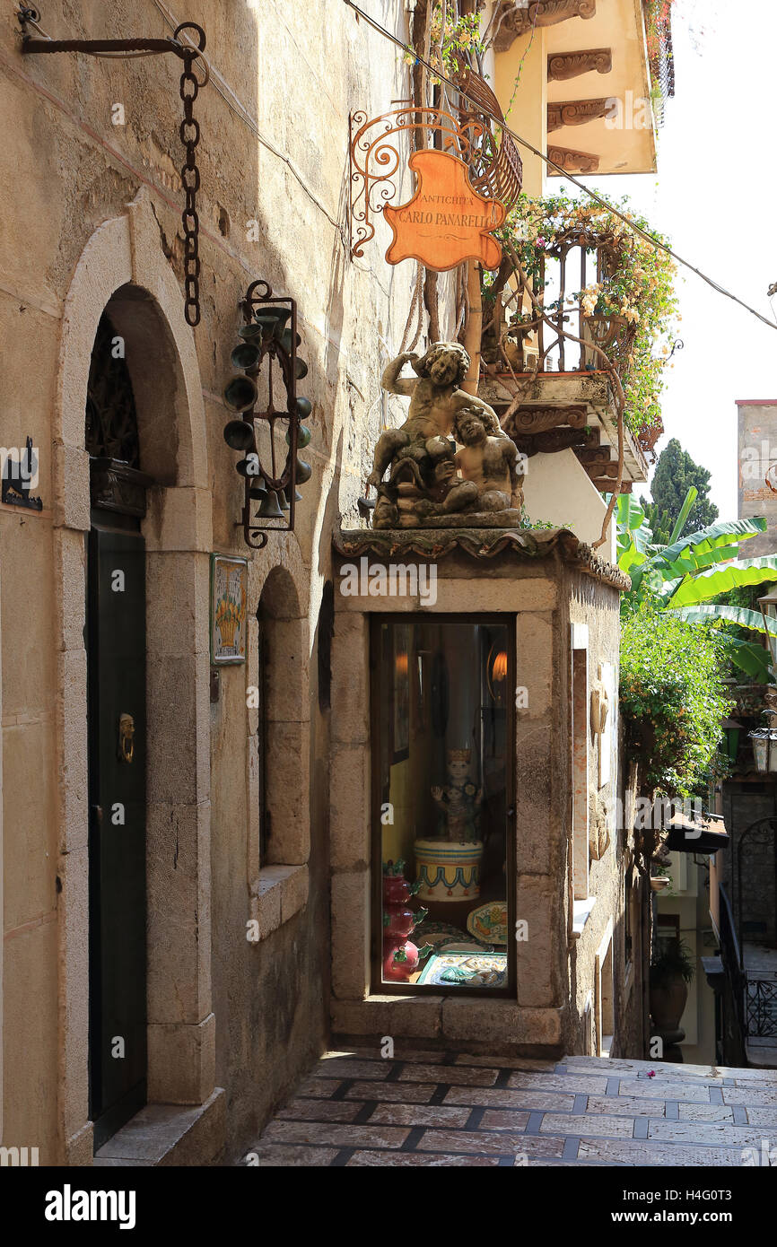 L'antiquité shop dans la ville de Taormina, Sicile, Italie Banque D'Images
