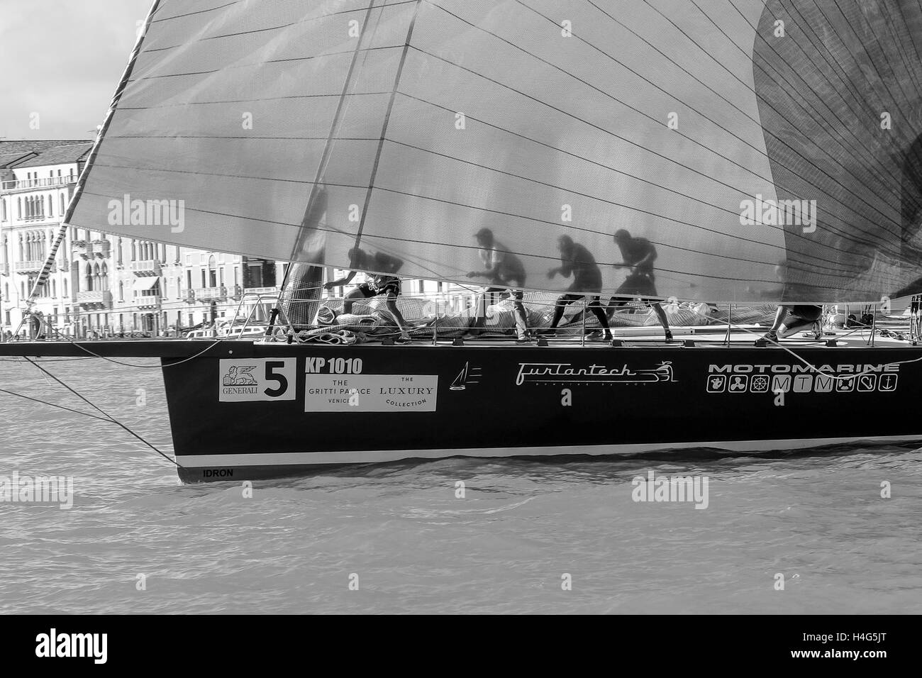 Venise, Italie. 15 octobre, 2016. Grand prix de la ville de Venise, la régate exclusif réservé aux maxi yachts, qui a lieu dans le bassin de Saint-Marc. Crédit : Stefano Mazzola/éveil/Alamy Live News Banque D'Images