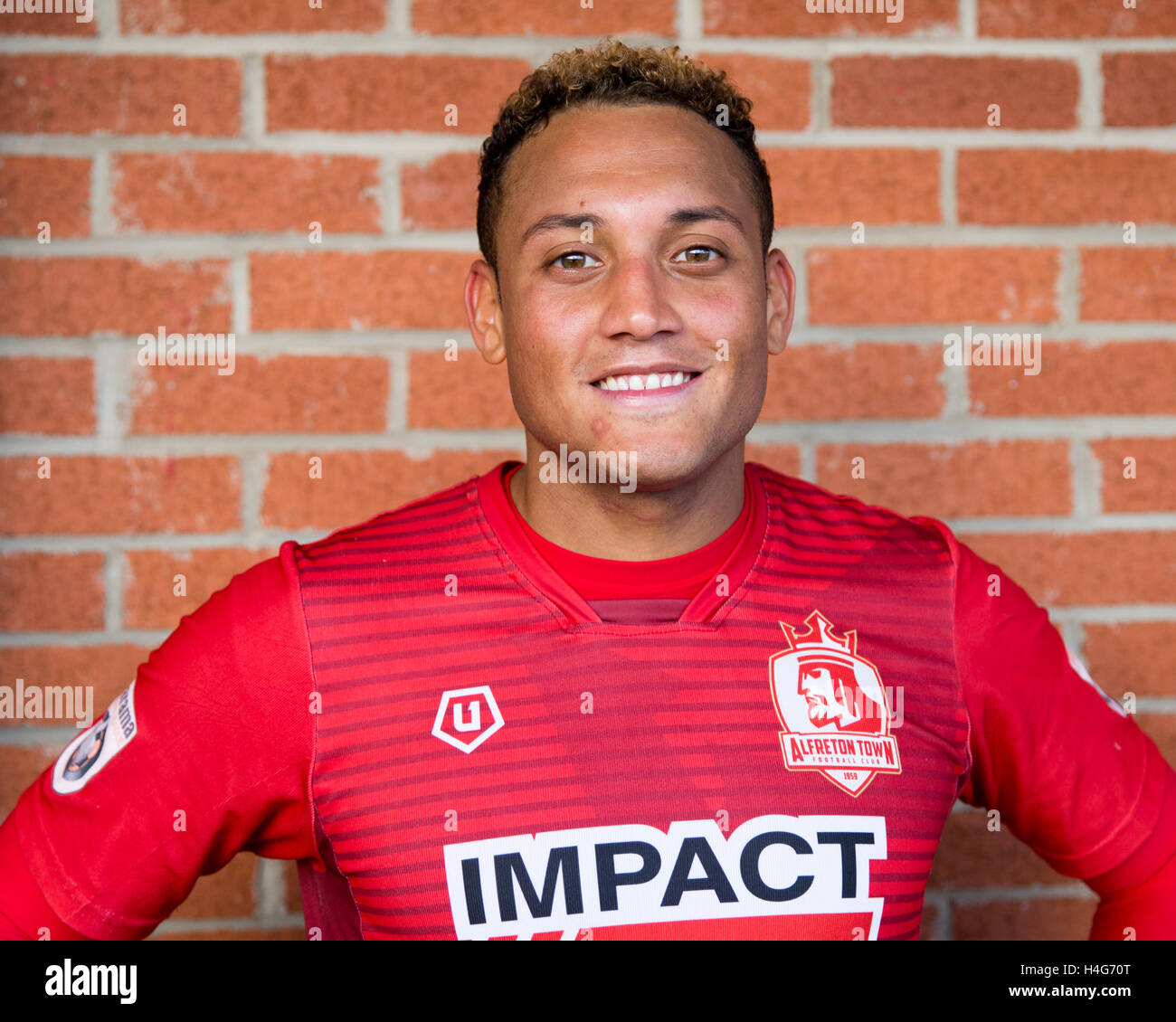 Nouvelle signature Ville South Normanton, Adam Smith après avoir fait ses débuts contre Gateshead en coupe Banque D'Images