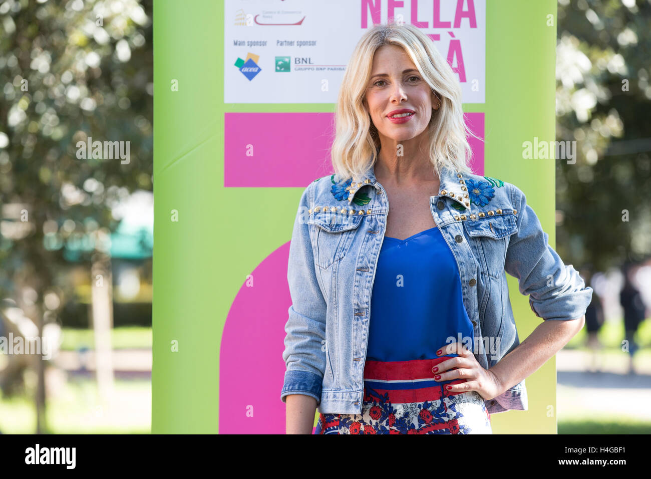 Rome, Italie. 16 octobre 2016. Alessia Marcuzzi à photocall et tapis rouge pour le film 'Cicogne dans missione" au Festival du Film de Rome 2016 : Luigi de Pompeis Crédit/Alamy Live News Banque D'Images