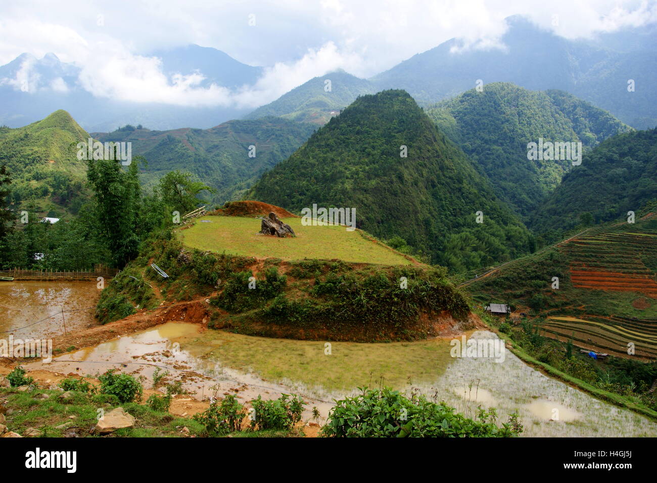 Paysage de montagne. Village de Cat Cat dans la vallée de Muong Hoa près de Sapa, Vietnam, Asie Banque D'Images