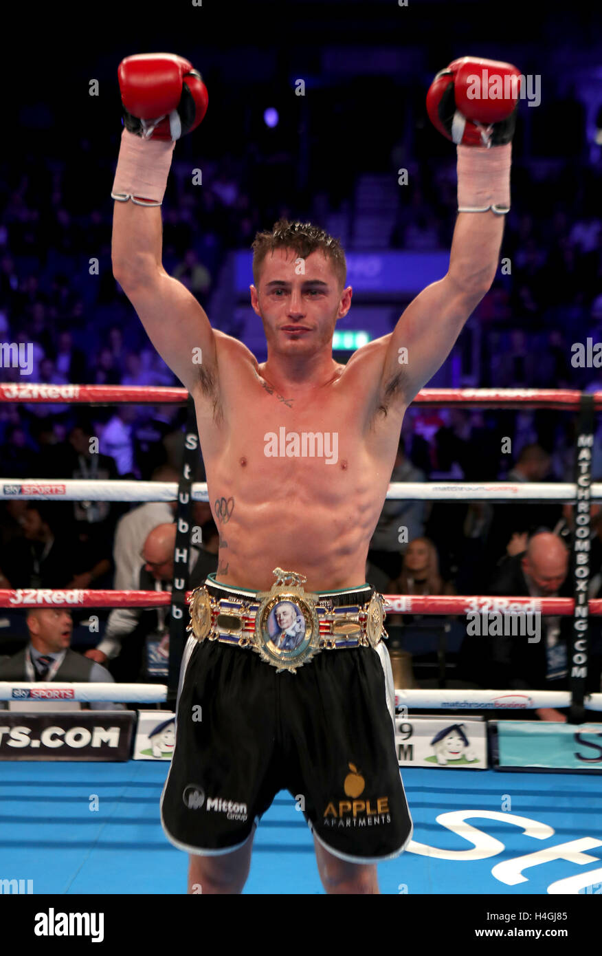 Ryan Burnett célèbre sa victoire sur Ryan Farrag pour la BBBofC poids coq britannique au titre de l'Echo Arena, Liverpool. Banque D'Images