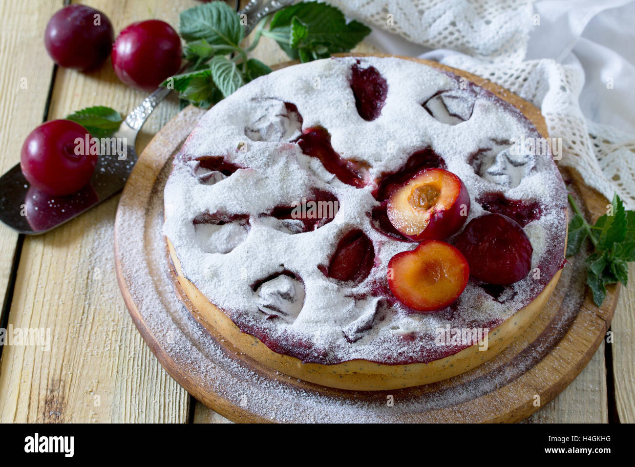 Gateau Aux Prunes Gateau Aux Graines De Pavot Sur Une Table En Bois Selective Focus Photo Stock Alamy Gateau Aux Prunes Gateau Aux Graines De Pavot Sur Une Table En Bois Selective Focus Photo Stock Alamy