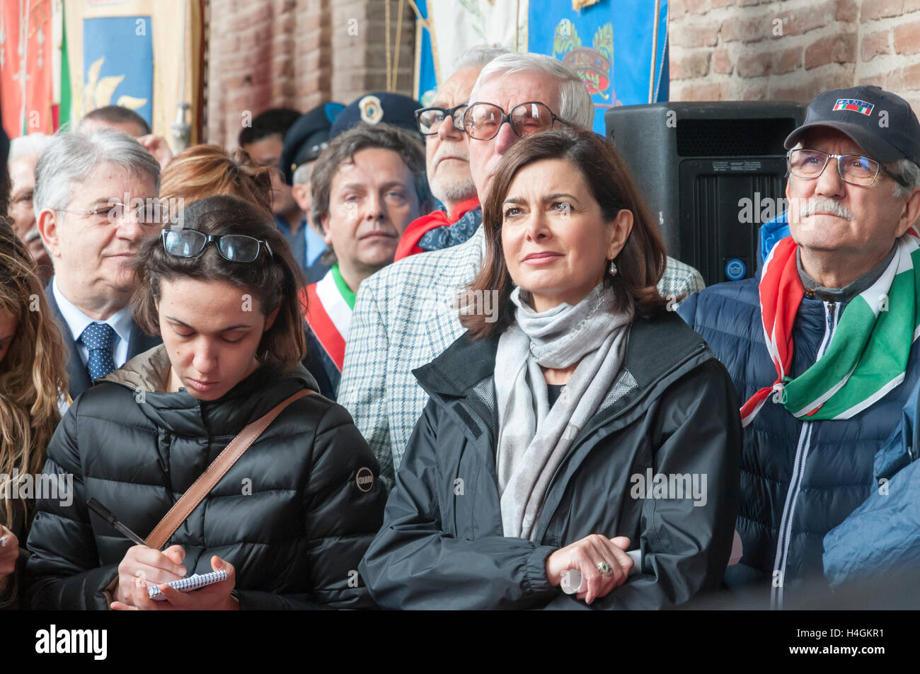 Le président du Parlement italien Laura Boldrini durant les manifestation à Caldarola Banque D'Images