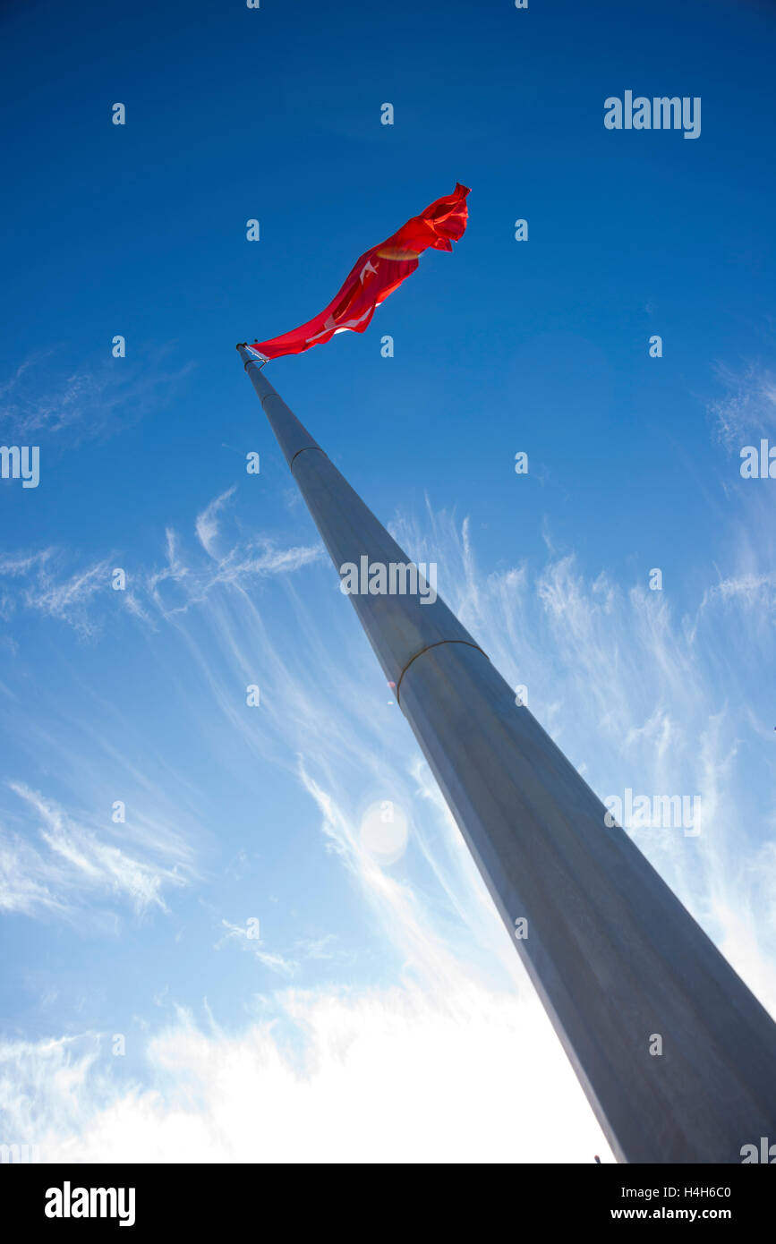 Drapeau turc sur le poteau. Banque D'Images