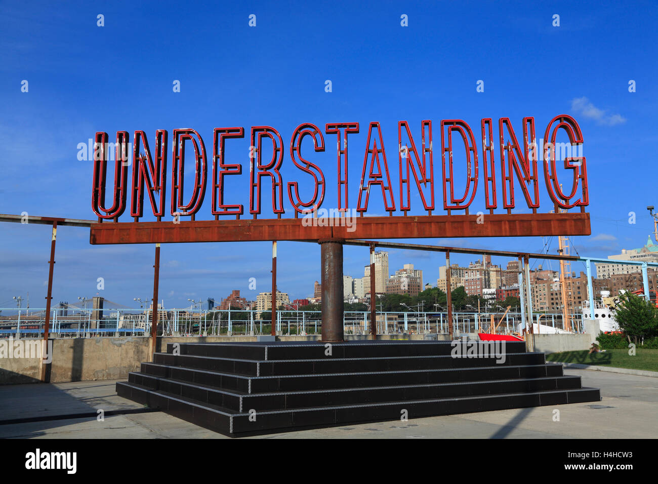 Sculpture néon par Martin Creed, pont de Brooklyn Park, Brooklyn, New York, USA Banque D'Images