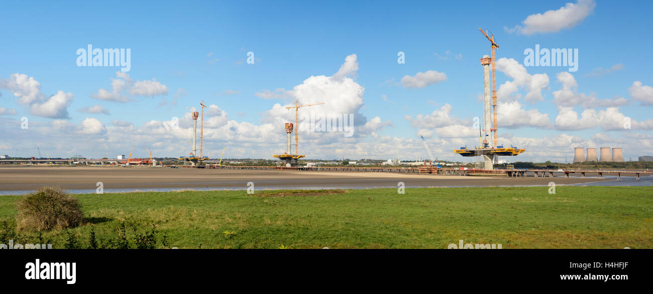 Le projet de Porte Mersey - Runcorn-Widnes bridgebeing le nouveau construit sur la rivière Mersey en Cisjordanie, Widnes. Banque D'Images