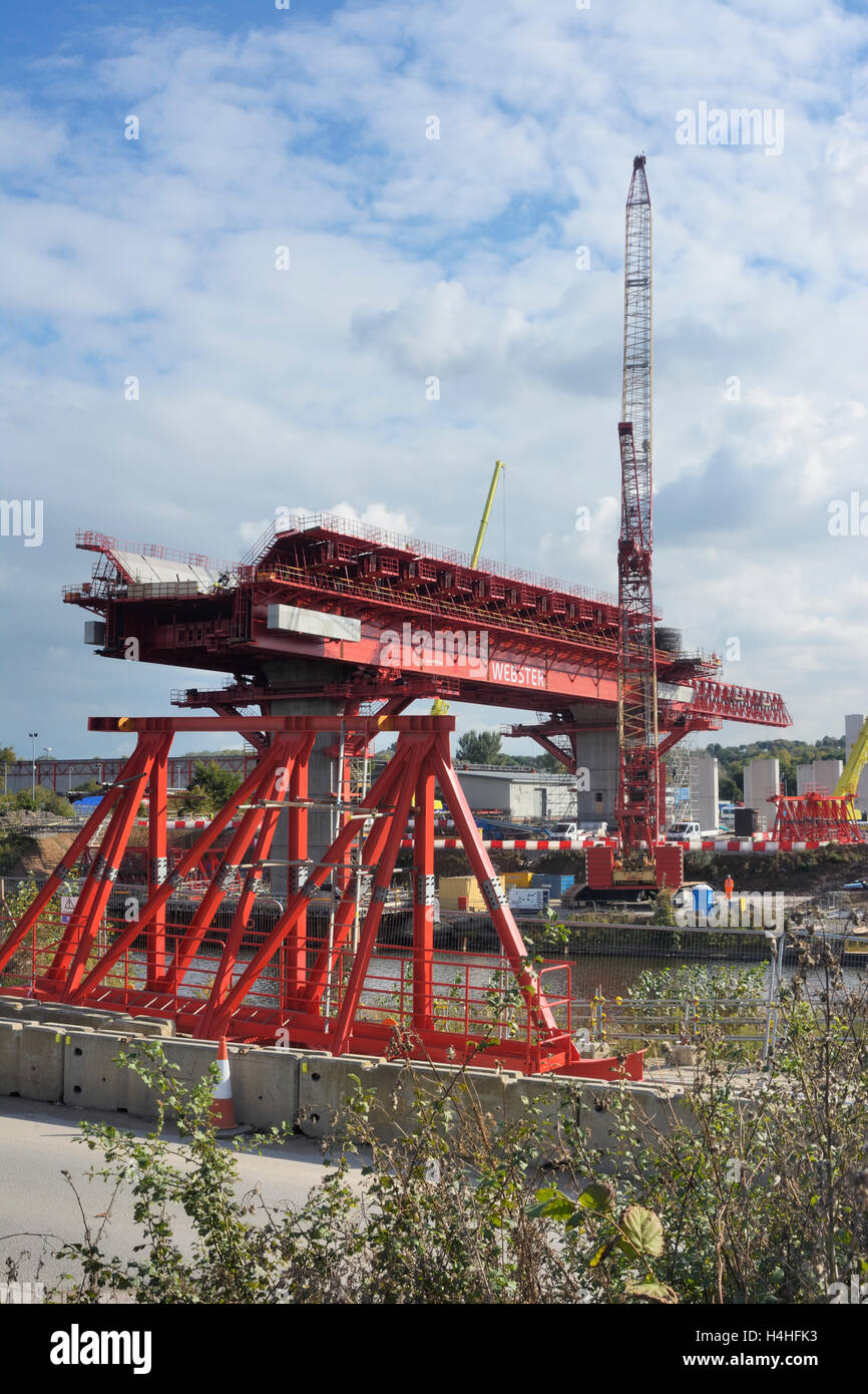 MSS Webster, l'un des deux géants de machines utilisées à l'extérieur en béton pour la construction du pont Mersey Gateway sur la Mersey. Banque D'Images