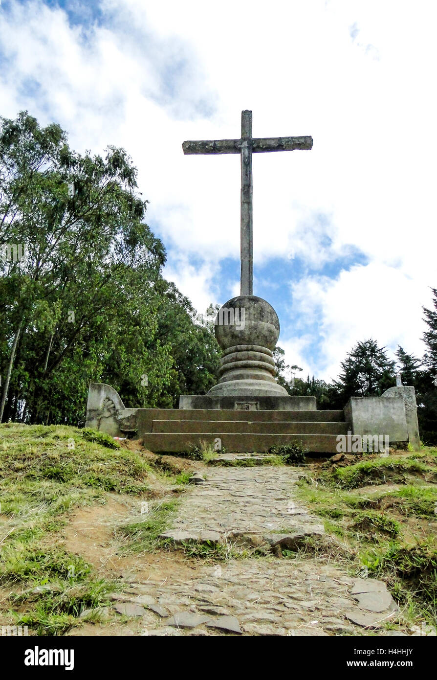 Antigua, Guatemala - 16 juin, 2011:Cerro de la Cruz est un monument religieux croix de pierre placé à l'endroit où vous pouvez admirer la ville o Banque D'Images
