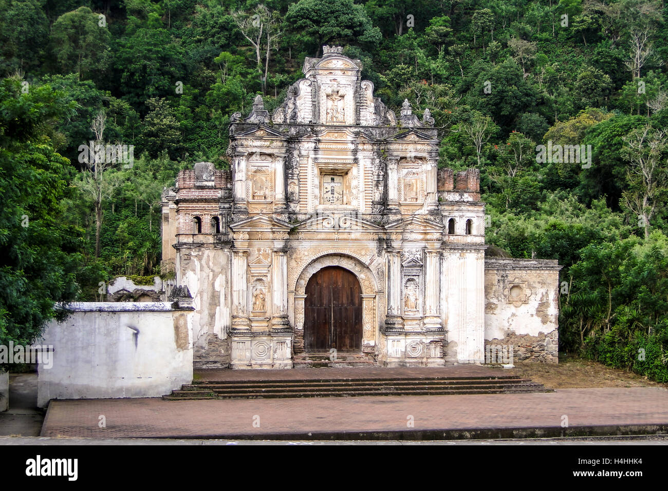Antigua, Guatemala - 16 juin 2011 : Antigua Guatemala, ruines de l'église La Ermita de la Santa Cruz de ruines. Usage éditorial uniquement. Banque D'Images