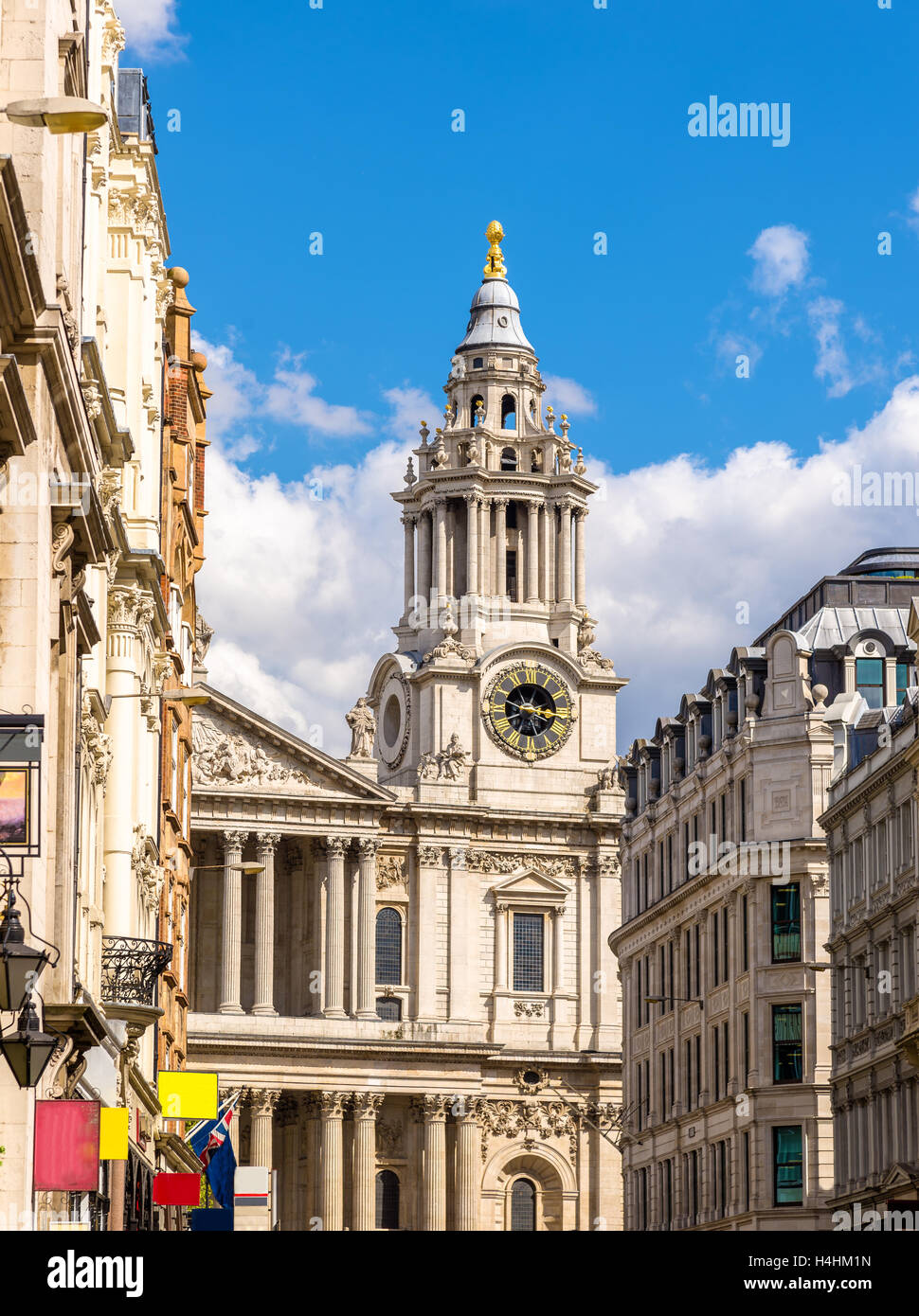 Vue de la Cathédrale St Paul à Londres - Angleterre Banque D'Images