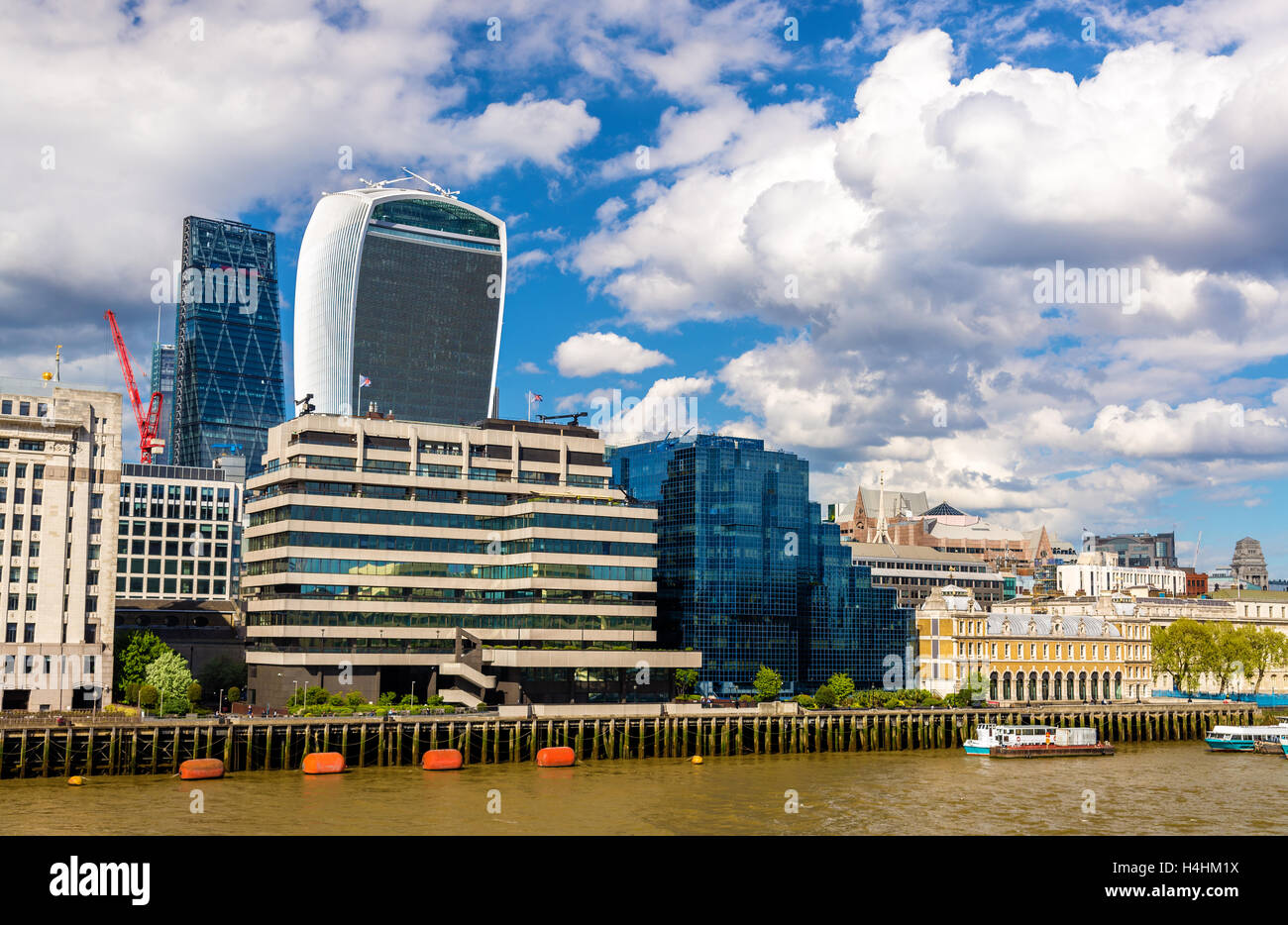 Gratte-ciel de la City de Londres sur la Tamise - Angleterre Banque D'Images