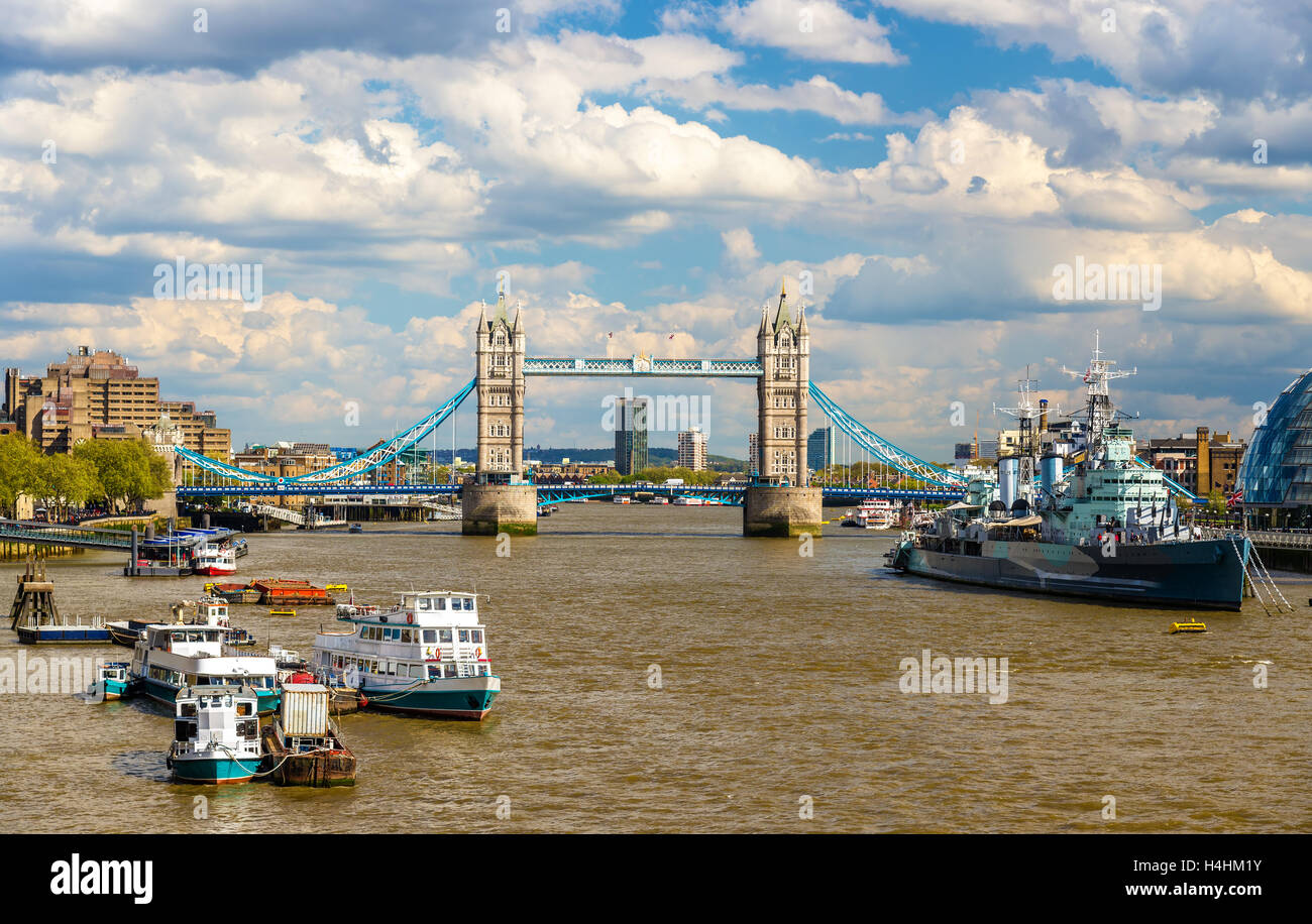 Vue de la rivière Thames à London - England Banque D'Images