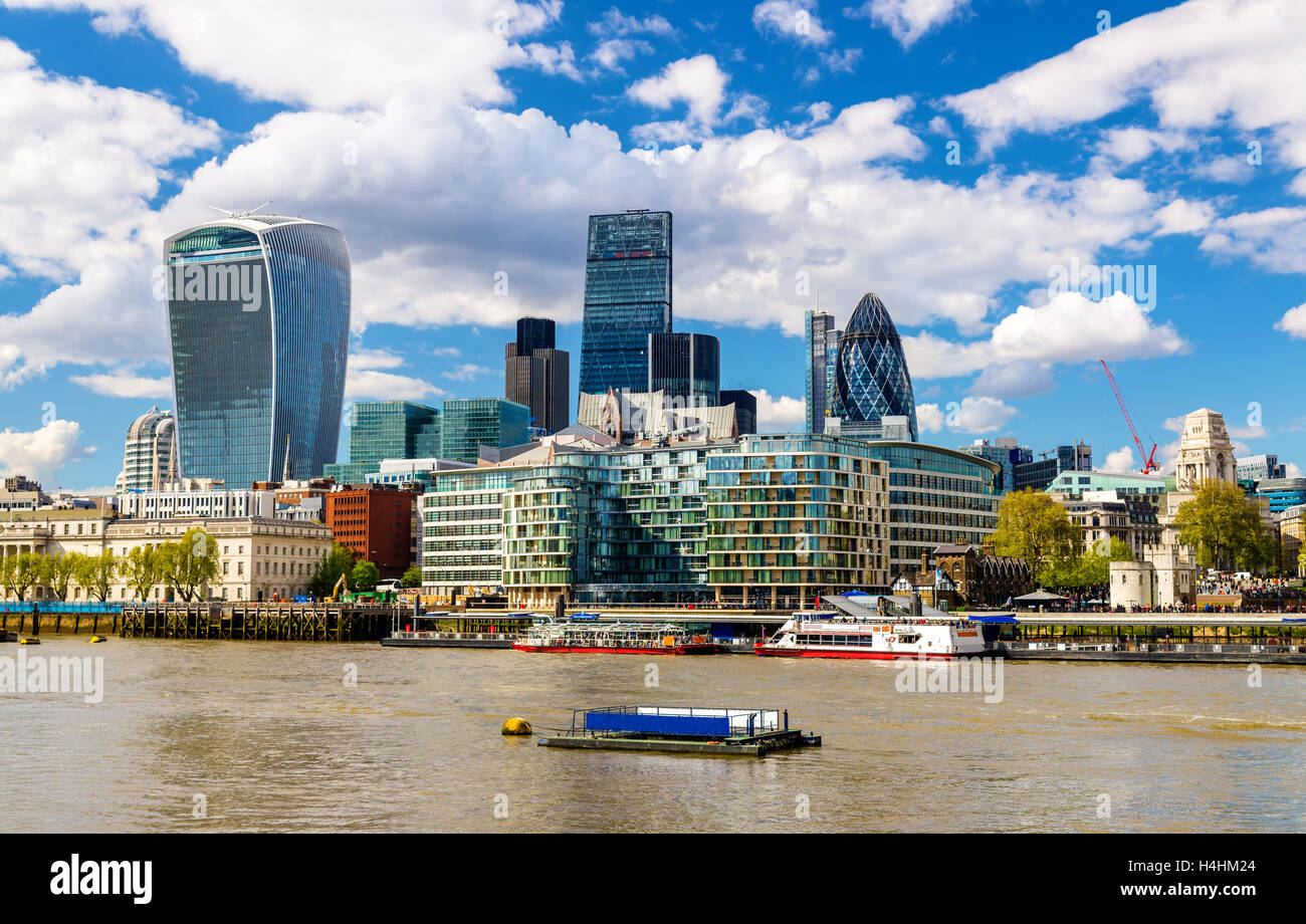Gratte-ciel de la City de Londres sur la Tamise - Angleterre Banque D'Images