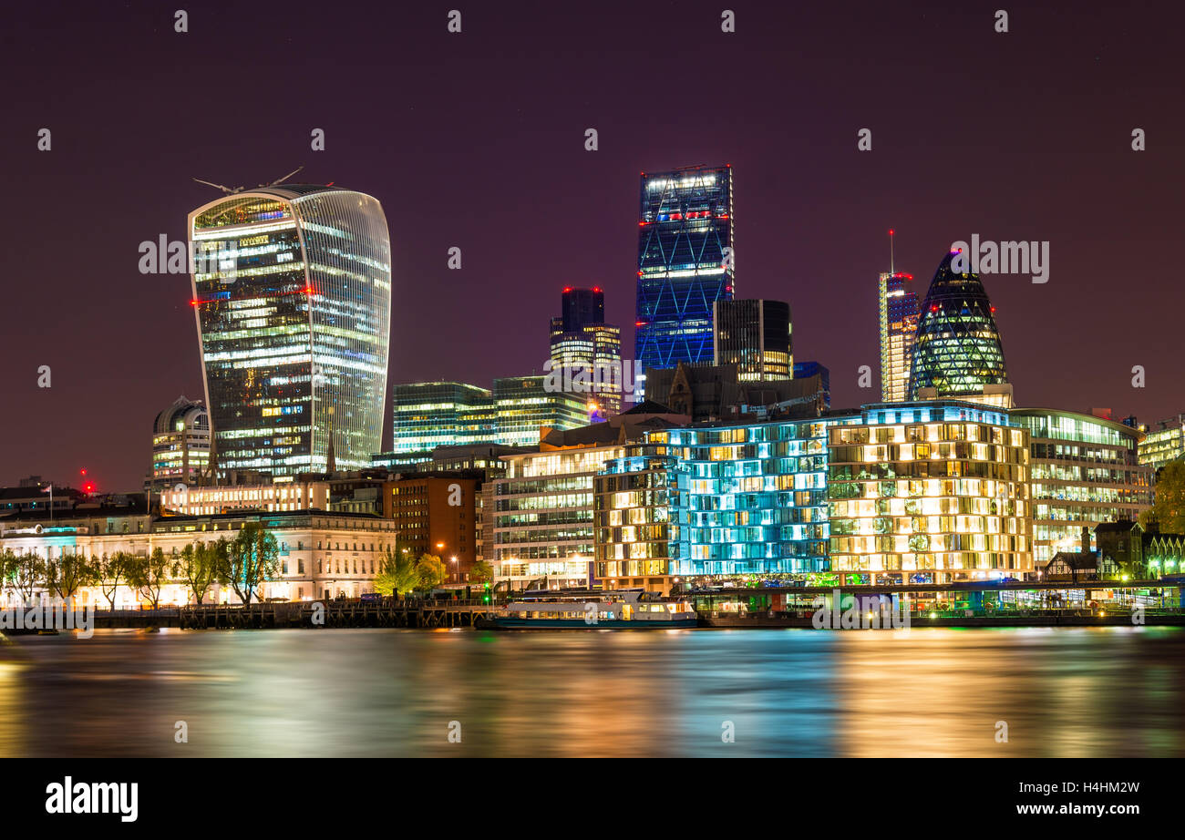 Gratte-ciel de la ville de Londres de nuit - Angleterre Banque D'Images