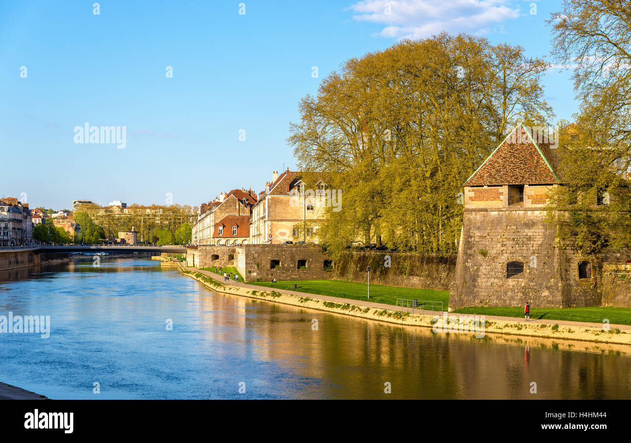 Bâtiments sur le remblai en Besancon - France Banque D'Images