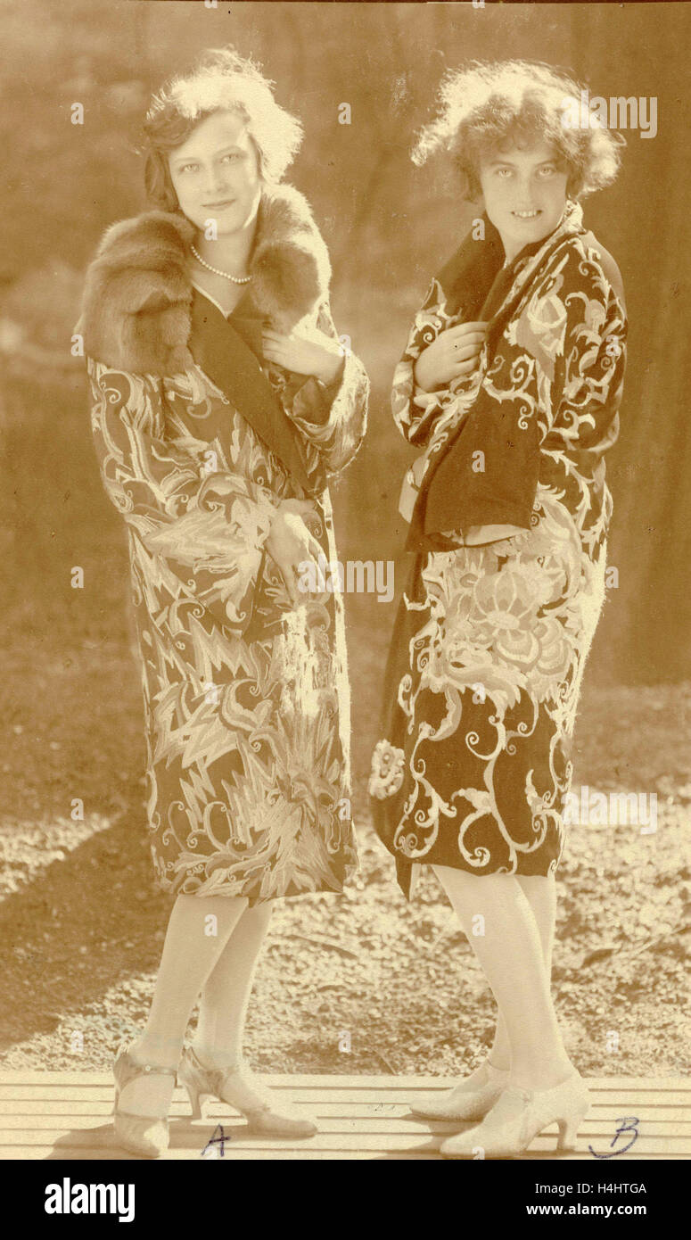Photo de Mode Wiener Werkstatte vetements brodes des modeles avec deux couches Anonyme Photo Stock Alamy