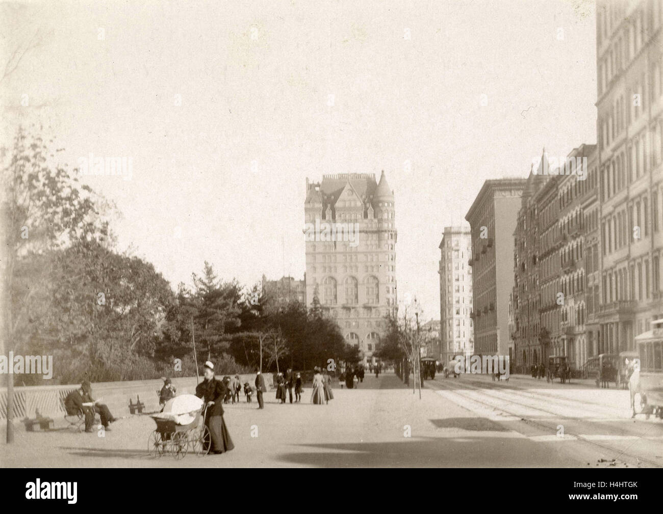 Vue sur la 59e Rue à New York USA, Anonyme, 1880 - 1920 Banque D'Images