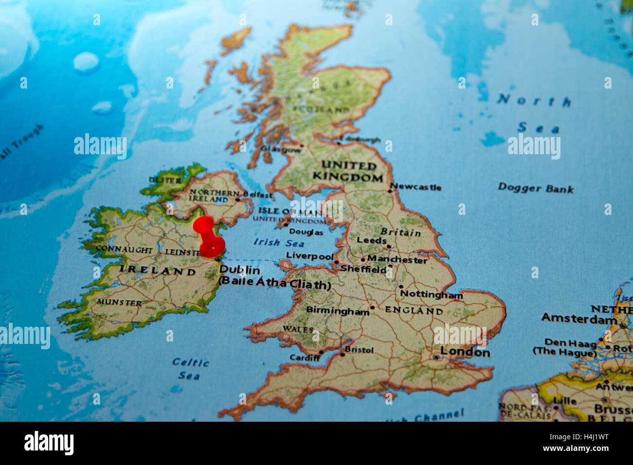 Dublin, Irlande épinglée sur une carte de l'Europe Photo Stock - Alamy