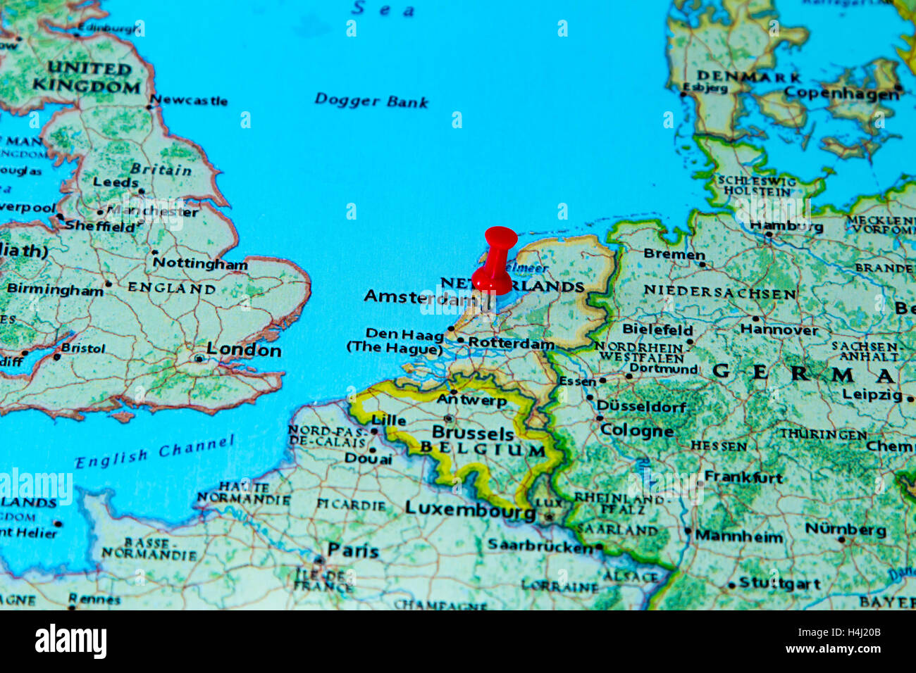 Amsterdam, Pays-Bas épinglée sur une carte de l'Europe. Banque D'Images