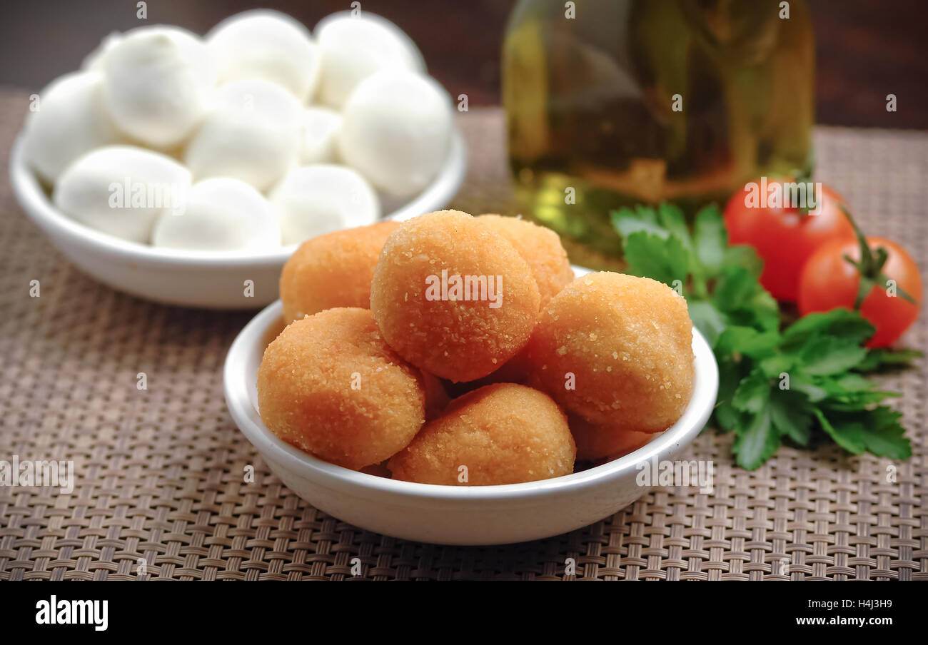 Fromage Mozzarella frit italien Banque D'Images