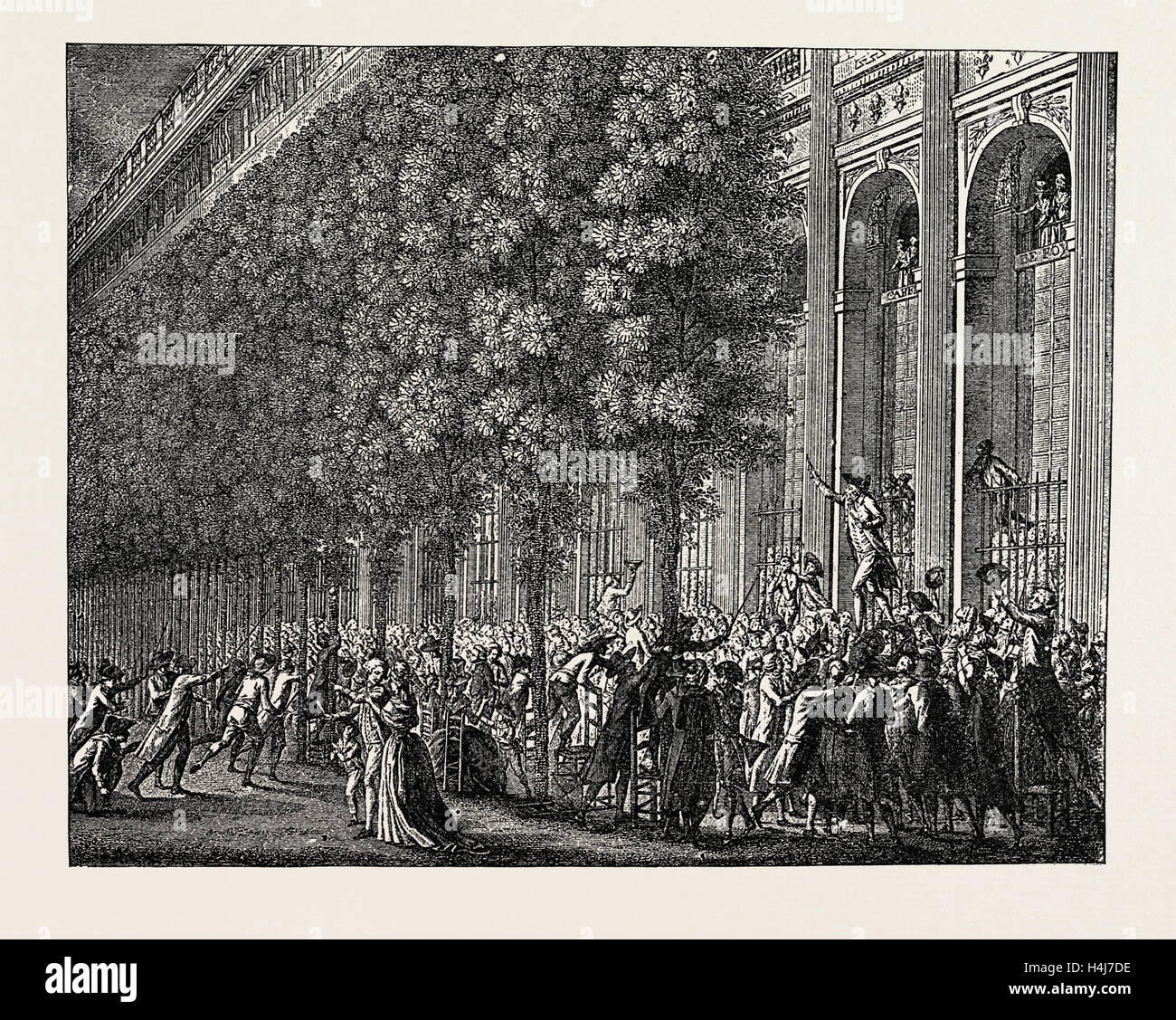 La Révolution française : DESMOULINS RALLIANT LES GENS DU CAFÉ DE FOY, AU PALAIS ROYAL, le 12 juillet 1789 Banque D'Images
