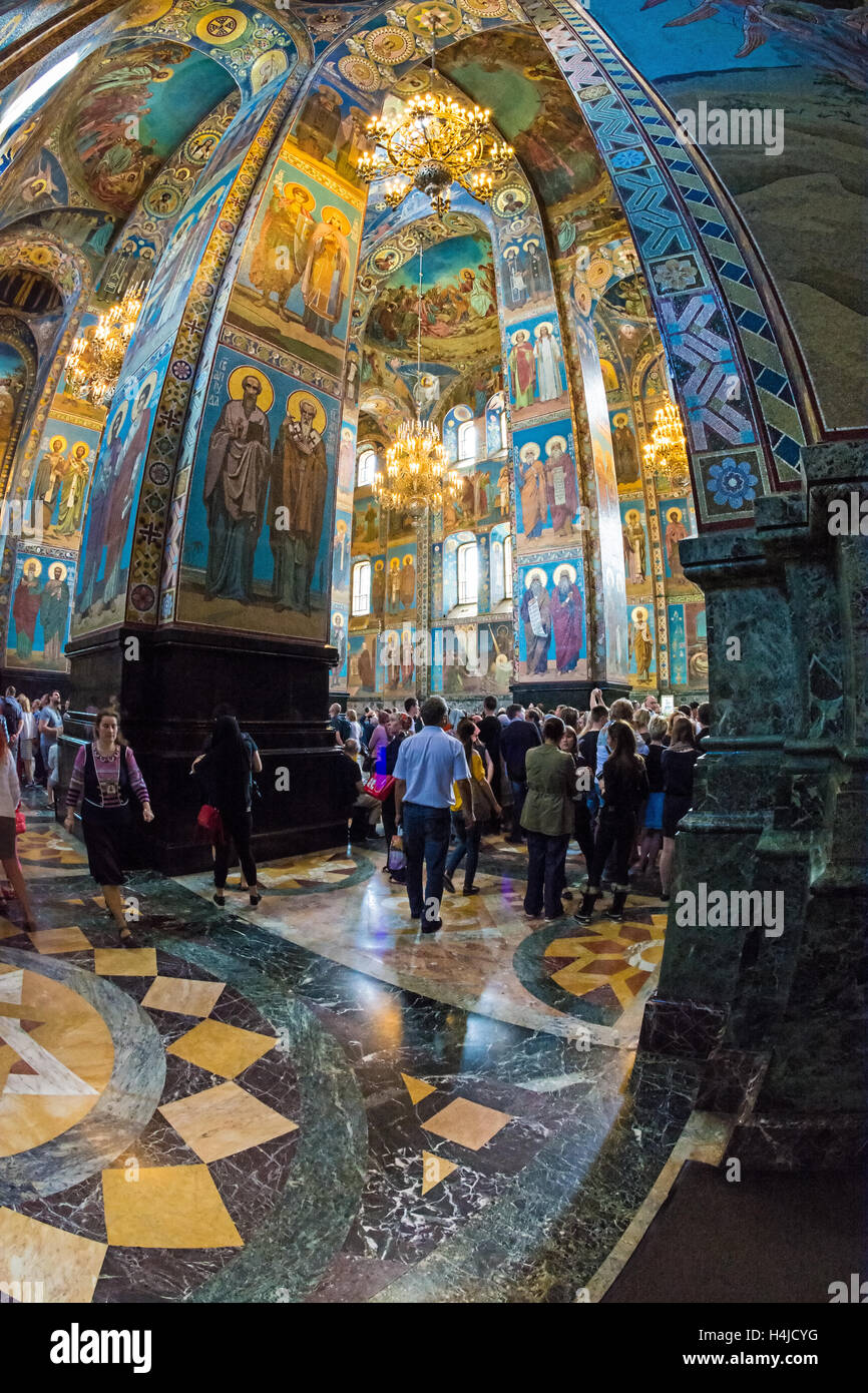 ST. PETERSBURG, Russie - le 14 juillet 2016 : l'intérieur de l'Eglise du Sauveur sur le Sang Versé. Monument monument architectural et t Banque D'Images