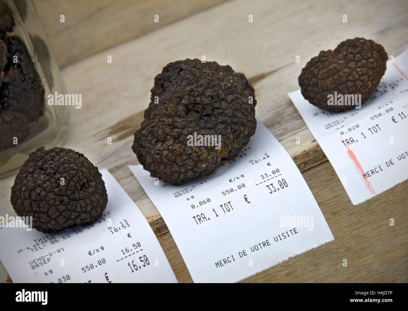 La truffe du Périgord, la truffe noire, Tuber melanosporum, champignons,  Lalbenque, marché sud-ouest de la France Photo Stock - Alamy