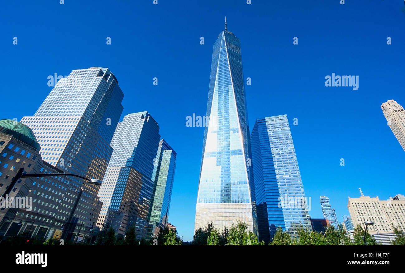 Image horizontale du World Trade Center avec Freedom Tower dans le quartier financier de Lower Manhattan à New York Banque D'Images