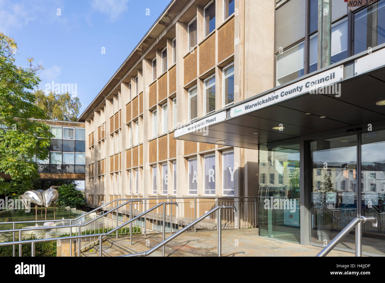 Le Warwickshire County Council Building à Warwick, Warwickshire, Angleterre, Royaume-Uni Banque D'Images