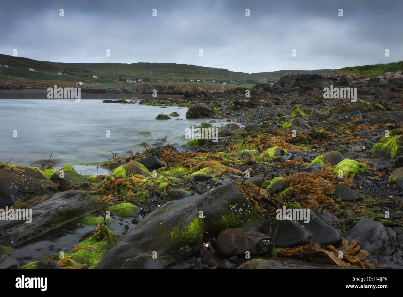 Plage de Glendale, regarder en arrière vers l'embouchure de la rivière Hamara, île de Skye, Écosse, Royaume-Uni, Europe Banque D'Images