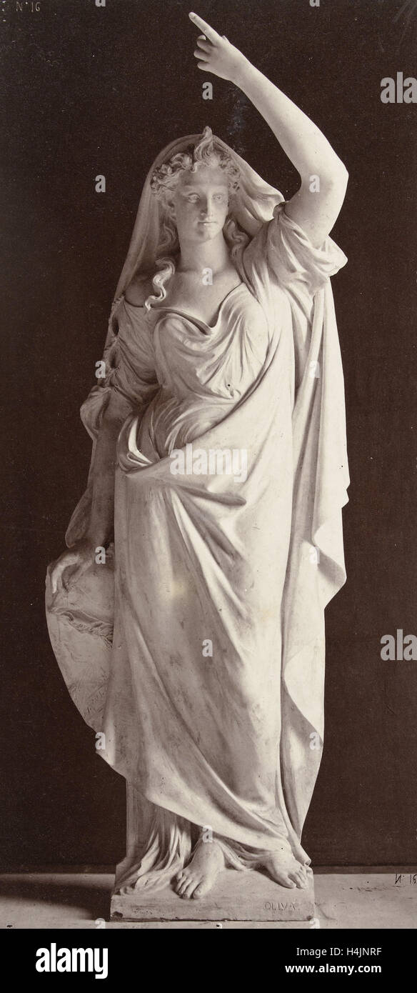 Statue en marbre d'une femme en robe drapée en partie sur la tête, Louis-Emile Durandelle, Ducher et Cie, ch. 1878 - 1881 Banque D'Images