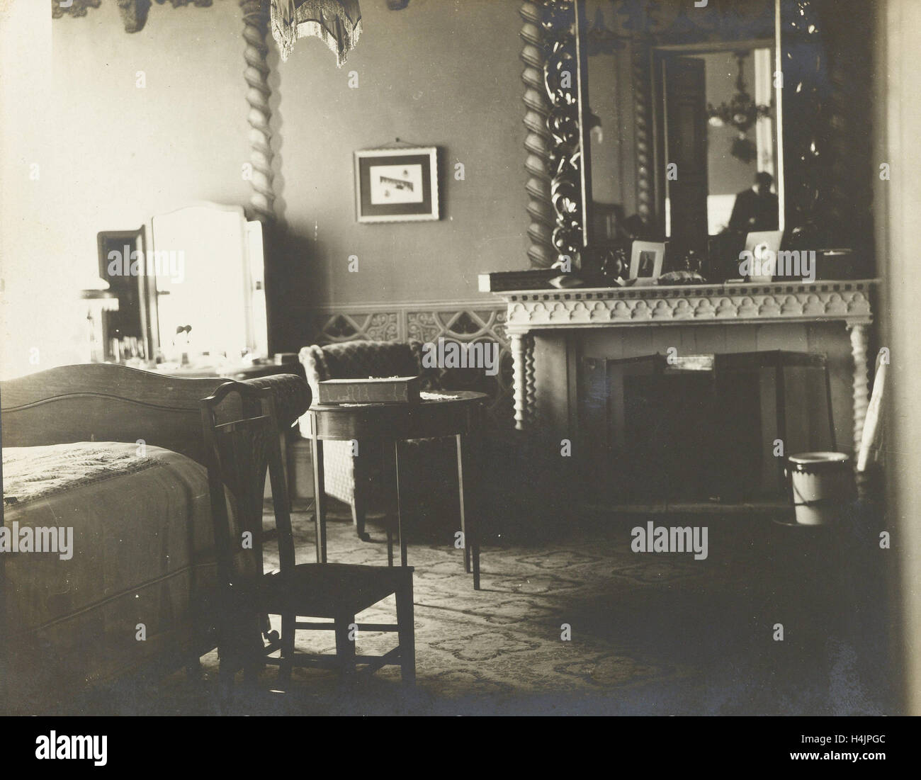 Intérieur d'une chambre à coucher, Anonyme, 1915 - 1918 Banque D'Images