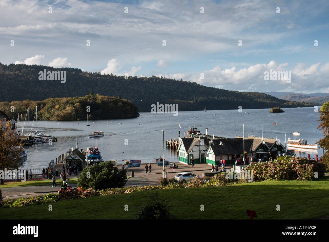 Bowness-on-Windermere, Cumbria, Royaume-Uni. 16 Oct, 2016. Météo France : Sunshine voyage Bowness Bay Crédit : David Billinge/Alamy Live News Banque D'Images